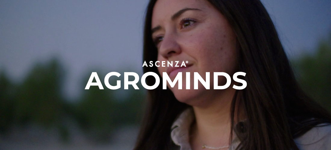 Agrominds project - Raquel Santiago Moya, Spanish farmer, on the backgroud of a video frame